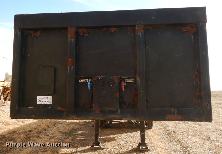 image for item DE2515 1981 Fontaine flatbed trailer