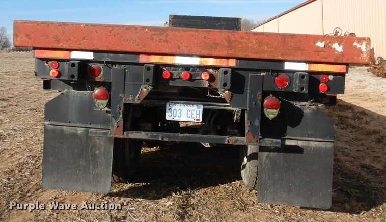 image for item DE2515 1981 Fontaine flatbed trailer
