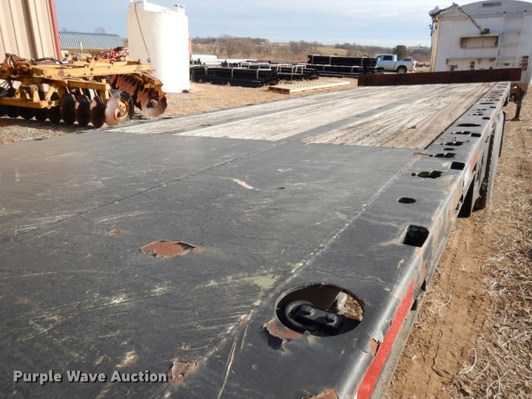 image for item DE2515 1981 Fontaine flatbed trailer