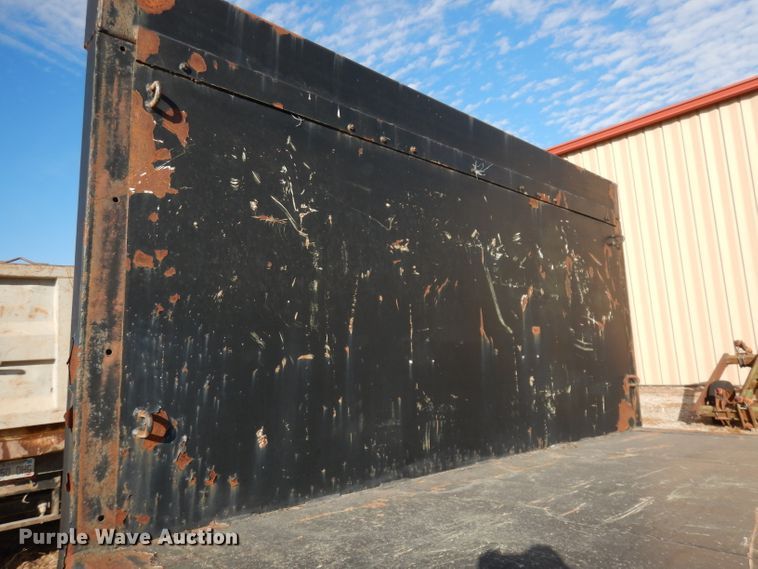 image for item DE2515 1981 Fontaine flatbed trailer