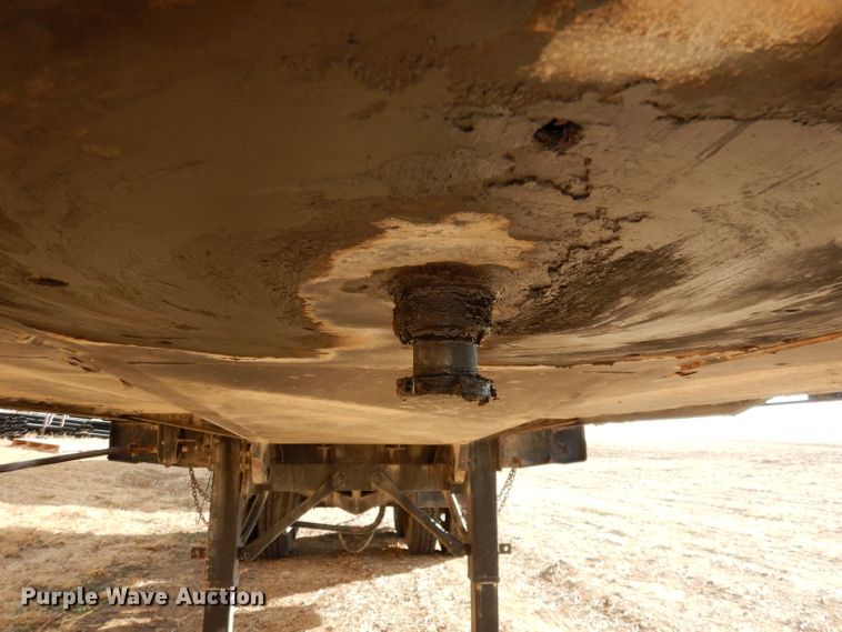 image for item DE2515 1981 Fontaine flatbed trailer