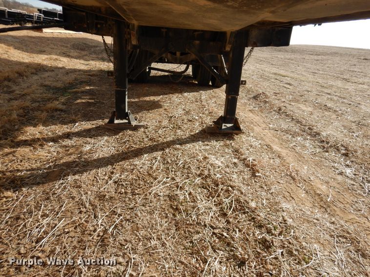 image for item DE2515 1981 Fontaine flatbed trailer