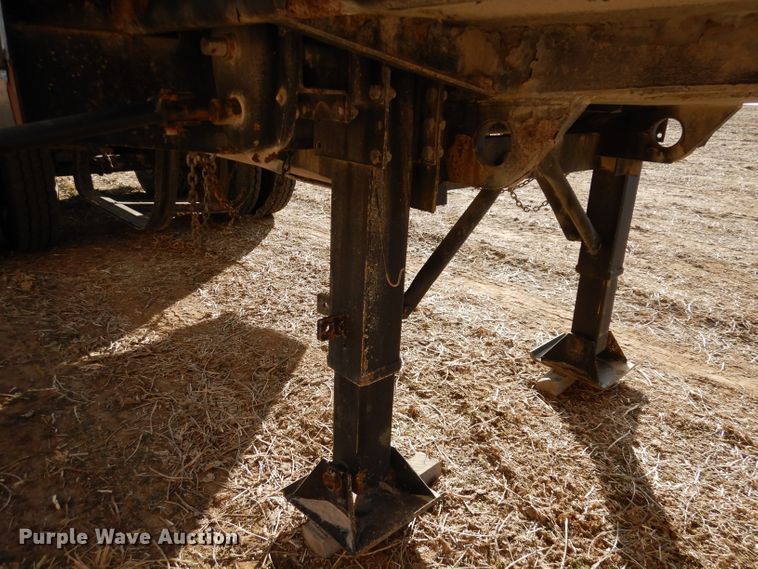 image for item DE2515 1981 Fontaine flatbed trailer