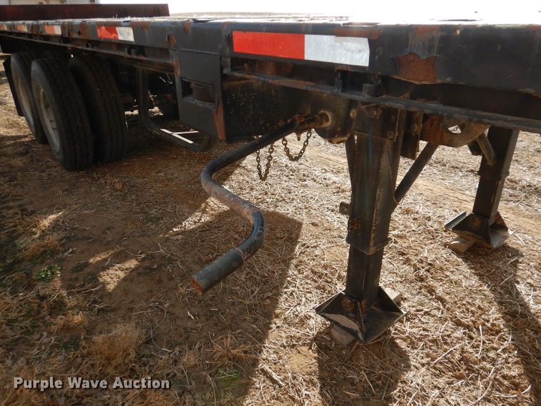image for item DE2515 1981 Fontaine flatbed trailer