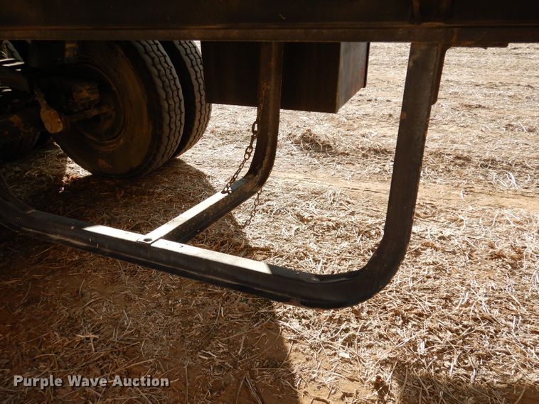 image for item DE2515 1981 Fontaine flatbed trailer