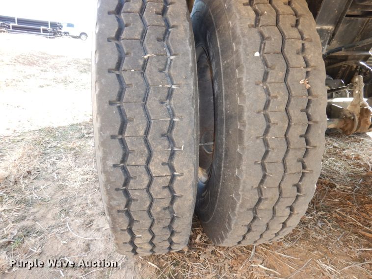 image for item DE2515 1981 Fontaine flatbed trailer