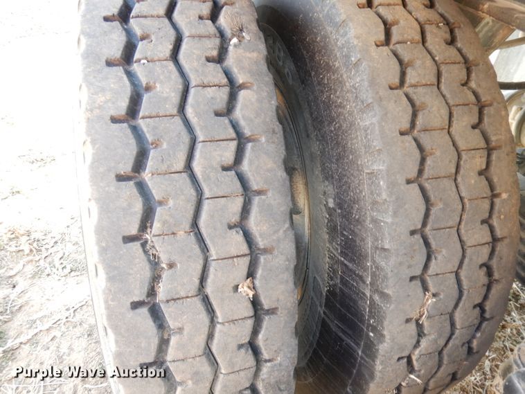 image for item DE2515 1981 Fontaine flatbed trailer