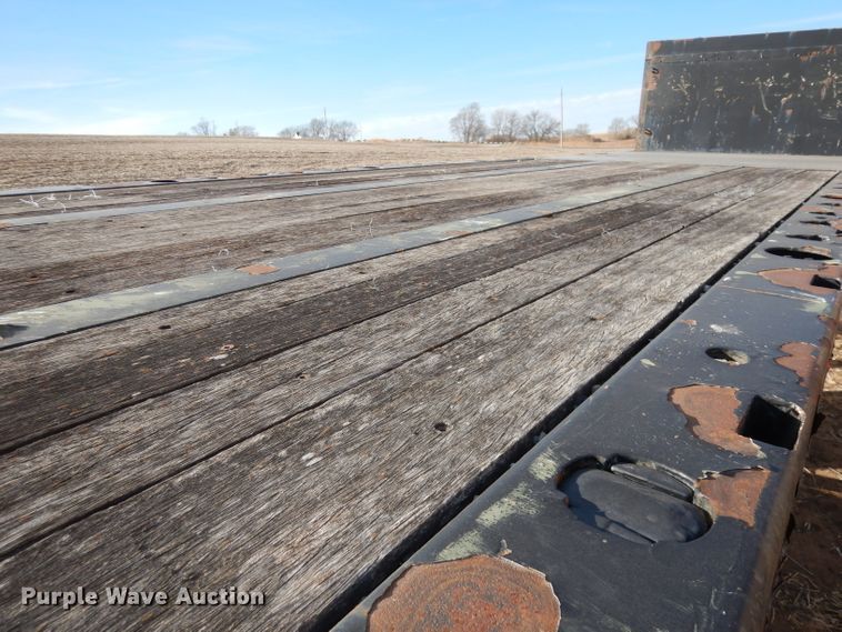 image for item DE2515 1981 Fontaine flatbed trailer