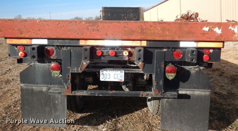 image for item DE2515 1981 Fontaine flatbed trailer