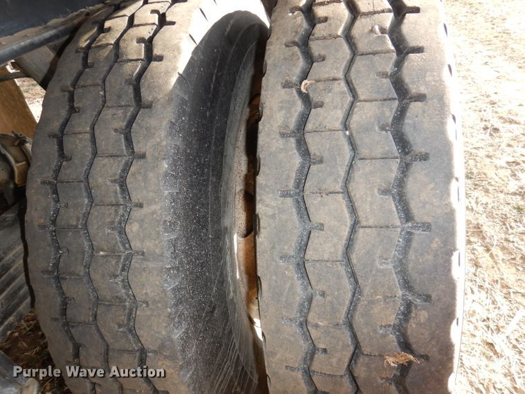 image for item DE2515 1981 Fontaine flatbed trailer