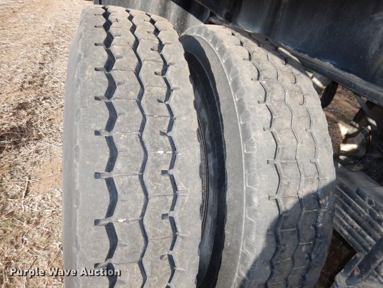 image for item DE2515 1981 Fontaine flatbed trailer