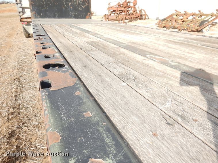 image for item DE2515 1981 Fontaine flatbed trailer