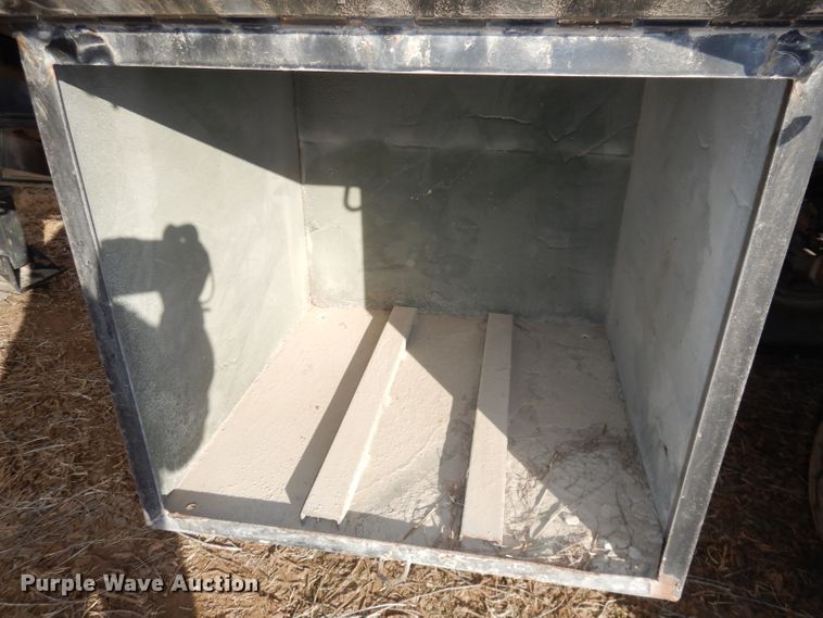 image for item DE2515 1981 Fontaine flatbed trailer