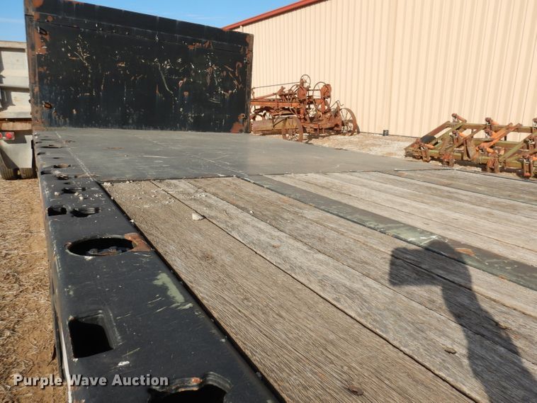 image for item DE2515 1981 Fontaine flatbed trailer