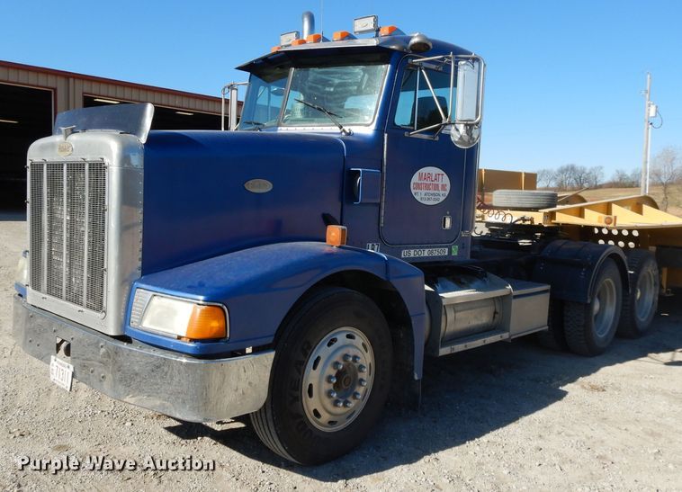 image for item DE2520 1996 Peterbilt 377  semi truck