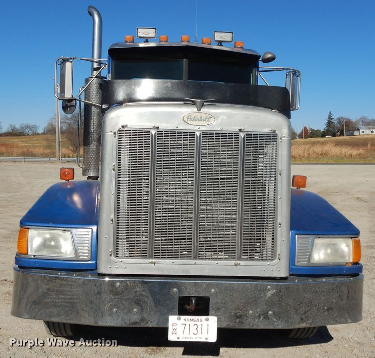 image for item DE2520 1996 Peterbilt 377  semi truck