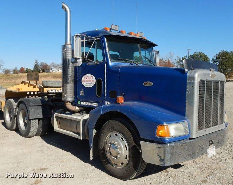 image for item DE2520 1996 Peterbilt 377  semi truck