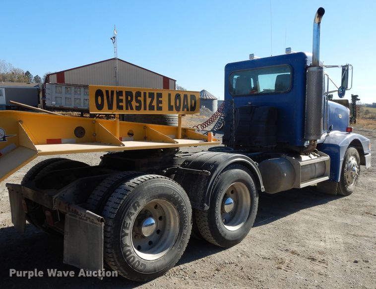image for item DE2520 1996 Peterbilt 377  semi truck