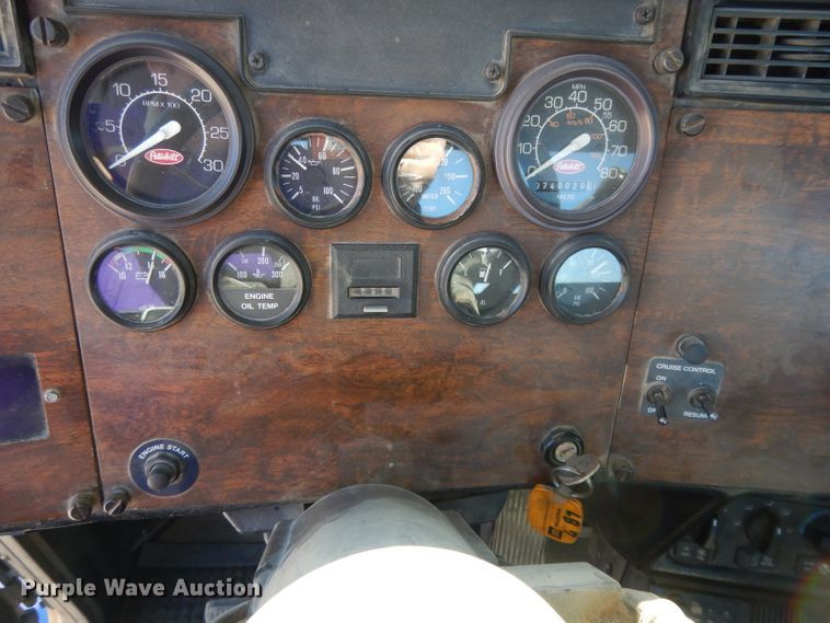 image for item DE2520 1996 Peterbilt 377  semi truck