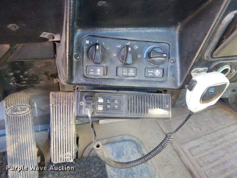 image for item DE2520 1996 Peterbilt 377  semi truck