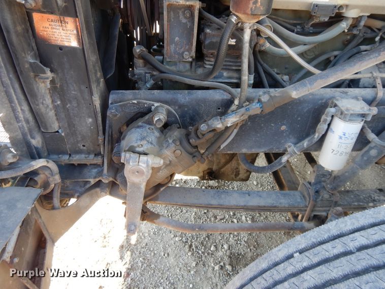 image for item DE2520 1996 Peterbilt 377  semi truck