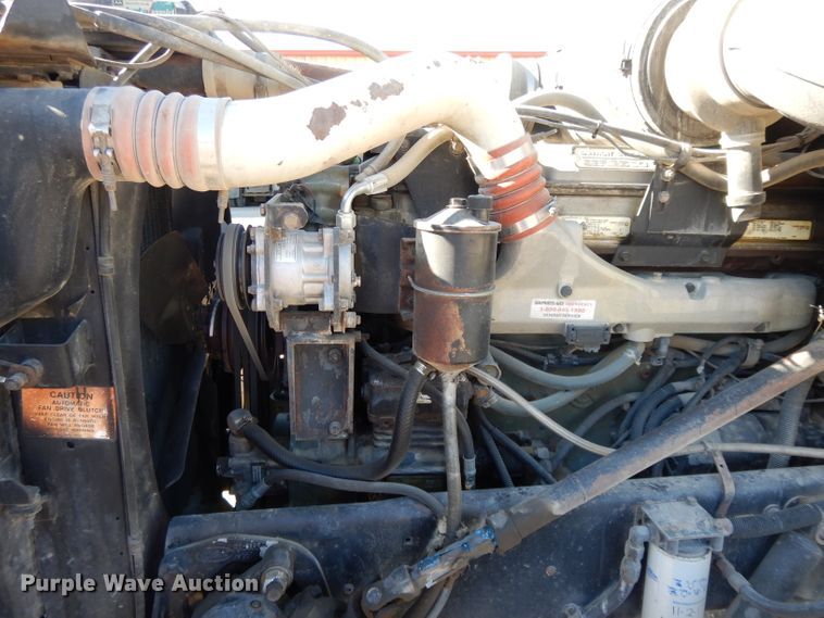 image for item DE2520 1996 Peterbilt 377  semi truck