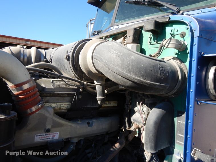 image for item DE2520 1996 Peterbilt 377  semi truck