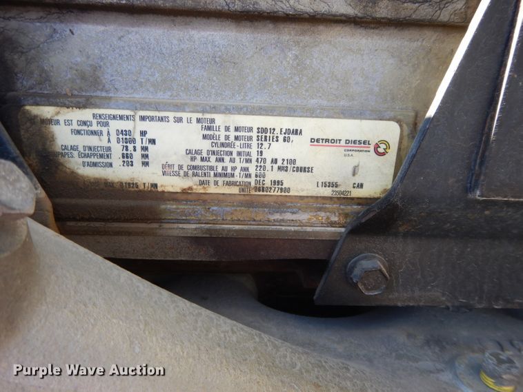 image for item DE2520 1996 Peterbilt 377  semi truck