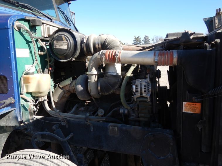 image for item DE2520 1996 Peterbilt 377  semi truck