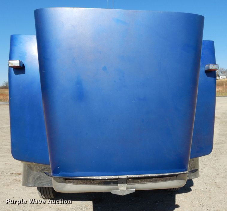 image for item DE2520 1996 Peterbilt 377  semi truck