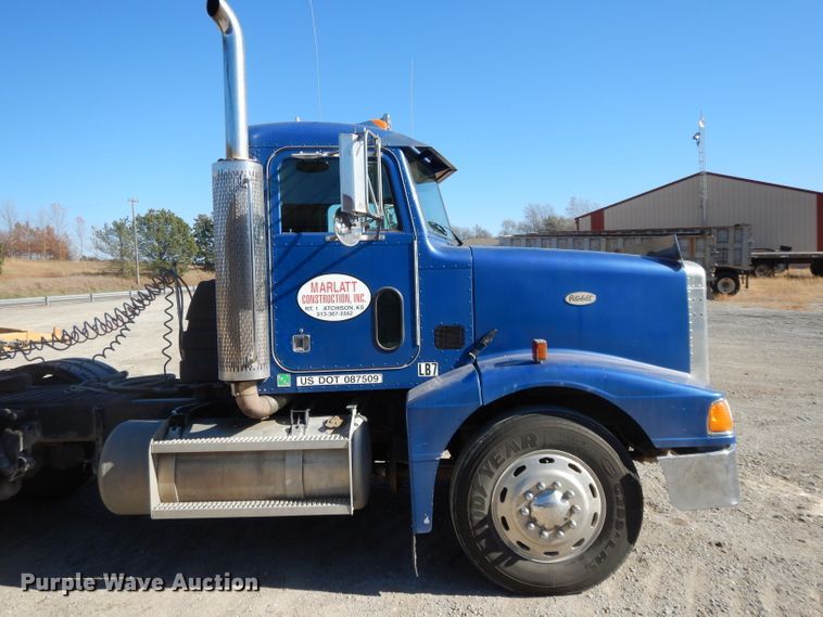 image for item DE2520 1996 Peterbilt 377  semi truck