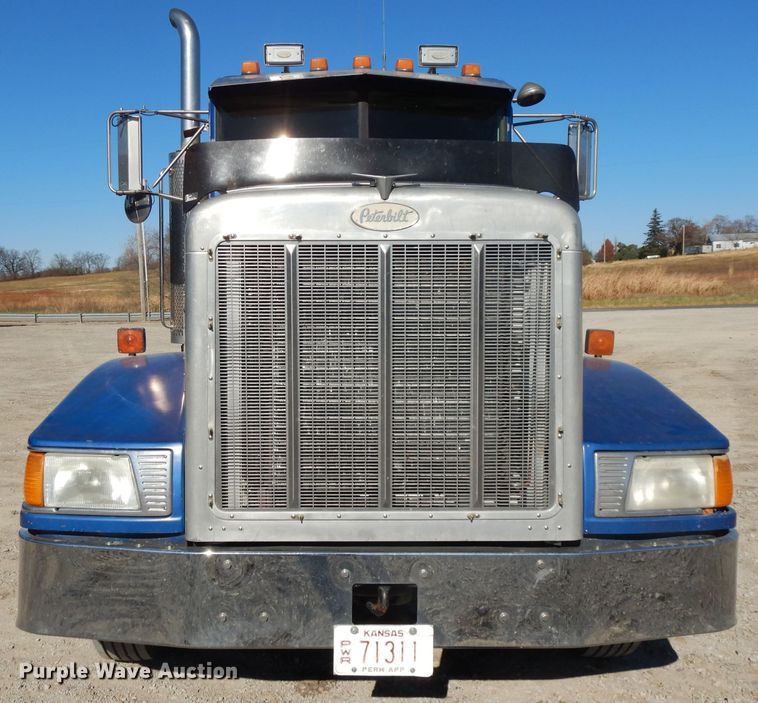 image for item DE2520 1996 Peterbilt 377  semi truck