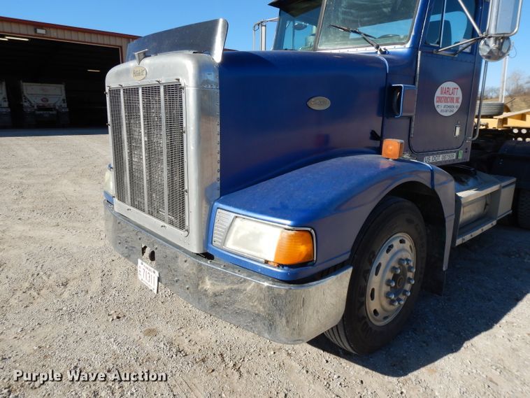 image for item DE2520 1996 Peterbilt 377  semi truck