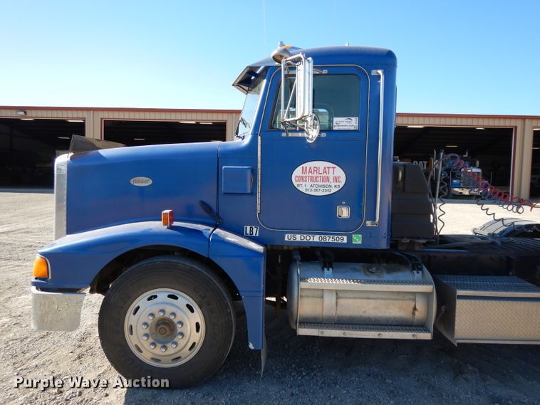 image for item DE2520 1996 Peterbilt 377  semi truck
