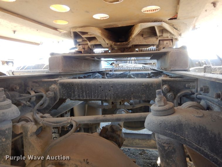 image for item DE2520 1996 Peterbilt 377  semi truck