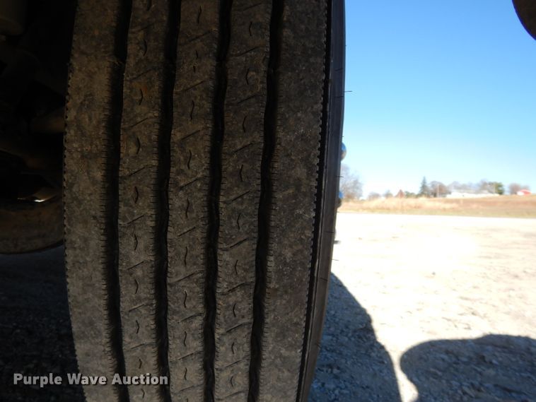 image for item DE2520 1996 Peterbilt 377  semi truck