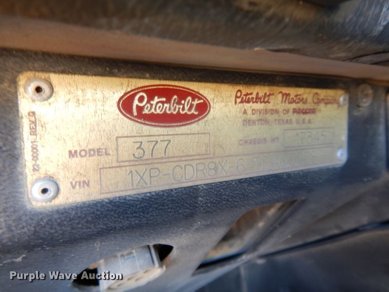 image for item DE2520 1996 Peterbilt 377  semi truck