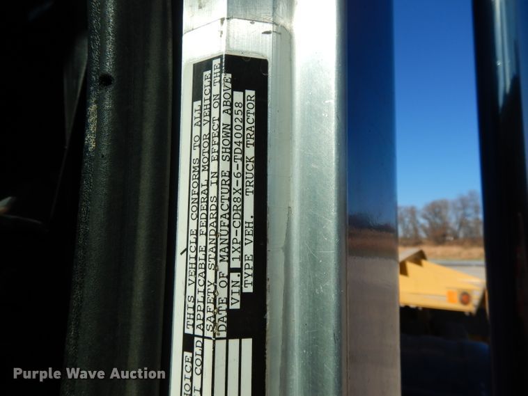 image for item DE2520 1996 Peterbilt 377  semi truck