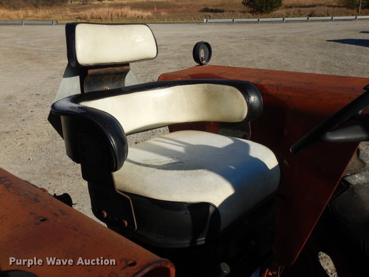 image for item DE2524 Farmall 656  tractor