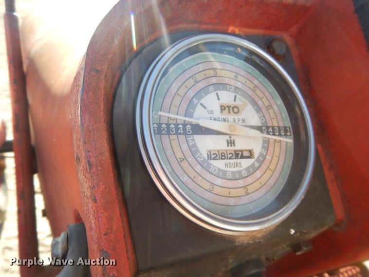 image for item DE2524 Farmall 656  tractor