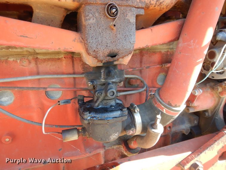 image for item DE2524 Farmall 656  tractor