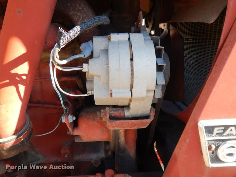 image for item DE2524 Farmall 656  tractor