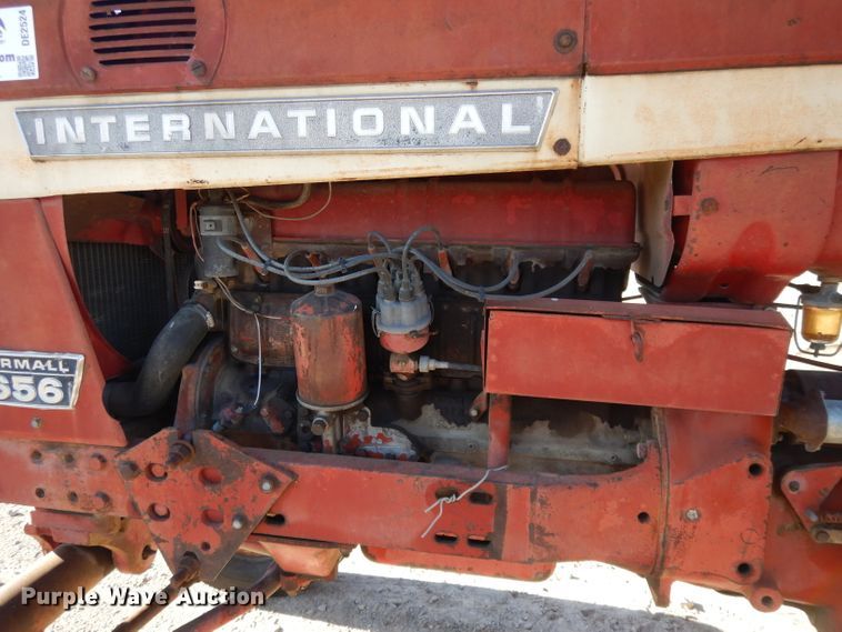 image for item DE2524 Farmall 656  tractor