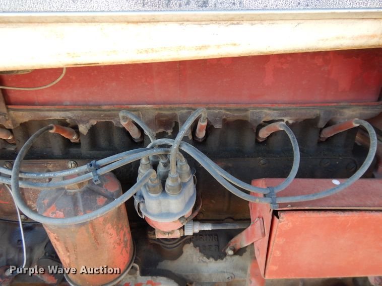 image for item DE2524 Farmall 656  tractor