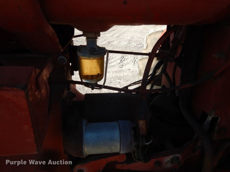 image for item DE2524 Farmall 656  tractor