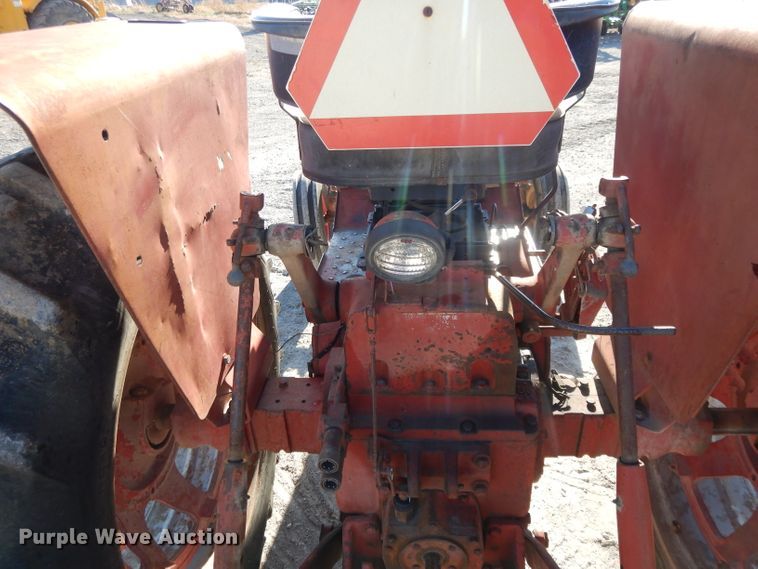 image for item DE2524 Farmall 656  tractor