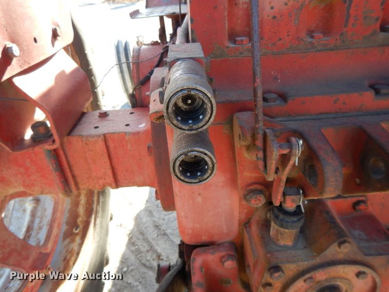 image for item DE2524 Farmall 656  tractor