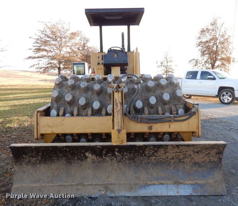 image for item DE2527 1996 Caterpillar CP-563C  vibratory single drum roller