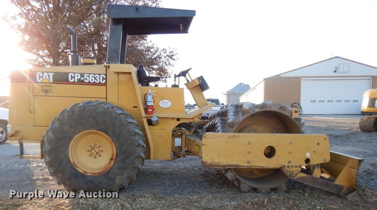 image for item DE2527 1996 Caterpillar CP-563C  vibratory single drum roller