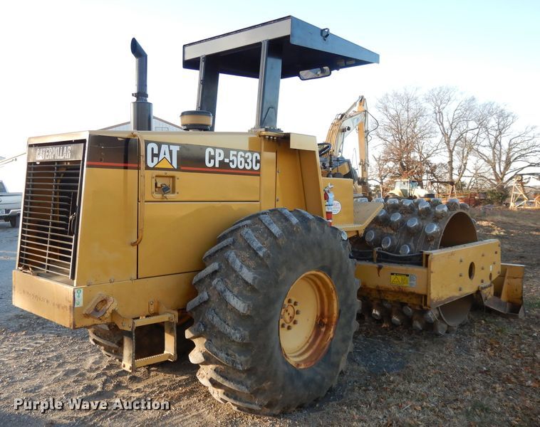 image for item DE2527 1996 Caterpillar CP-563C  vibratory single drum roller